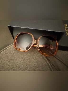 Wildfox ~ Liz ~ Oversized Tortoiseshell Sunglasses - Brown Gradient